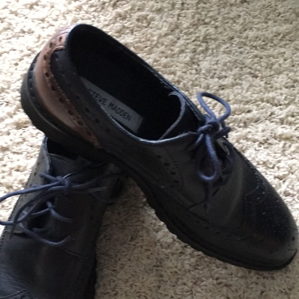 Steve Madden black wing tipped shoes